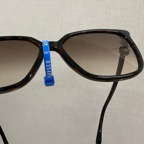 ???Authentic Fendi Brown Sunglasses main image 9